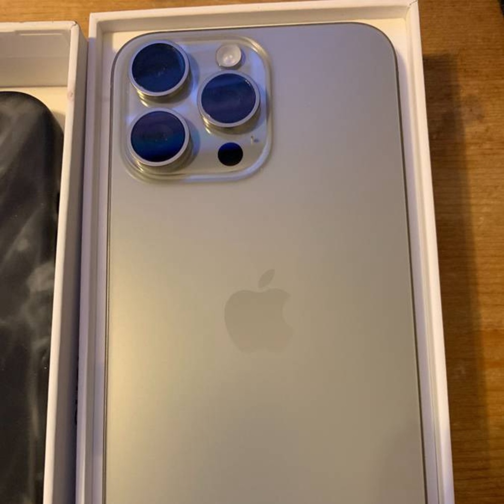 iPhone 15 pro max 128GB natural